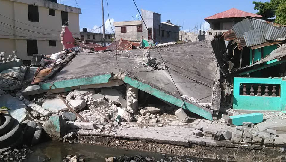 Destroyed building in Cayes.